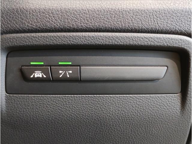 【ＥＴＣ内蔵ルームミラー】視認性の高いルームミラー。自動防眩機能も付いています。ミラー裏側部分にＥＴＣ内臓車載器を搭載しておりスタイリッシュかつ機能性を兼ね備えております。