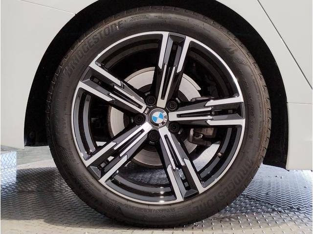 【キドニーグリル】ＢＭＷは約９０年もの間、ほぼ全ての車両にひと目でＢＭＷだと分かるこの特徴的なフロントグリルが備えられ、デザイン・アイコンとして親しまれてきました。