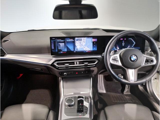 【前後重量配分５０：５０】重たいエンジンを出来るだけ車両中央に配置し搭載。重たいバッテリーをあえてトランク下部に配置し前後バランスを考えた設計。すべてＢＭＷの「駆け抜ける歓び」を体感頂く為の拘りです！