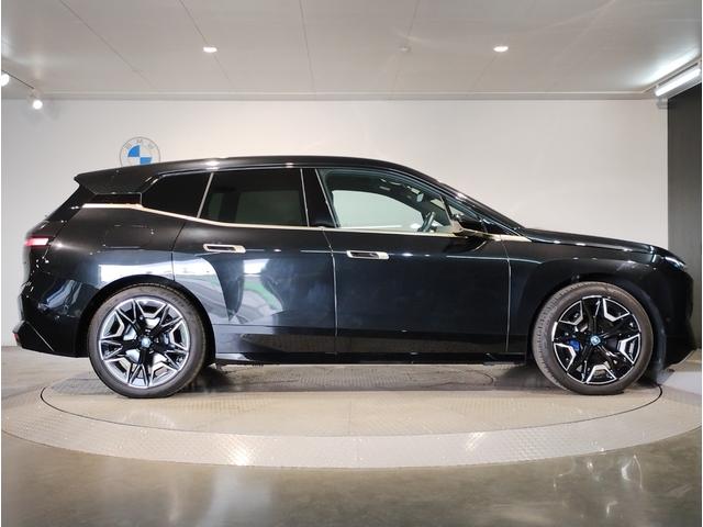 iX xDrive 40 ラウンジPKG テクノロジーPKG スポーツPKG Bowers & Wilkinsスピーカー ベンチレーション シートヒーター レーザーライト OP22インチAW スカイラウンジパノラマサンルーフ(10枚目)