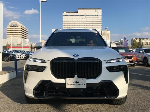 Ｘ７ ｘＤｒｉｖｅ　４０ｄ　Ｍスポーツ　弊社デモレンタアップ　Ｍスポーツパッケージプロ　スカイラウンジパノラマＳＲ　ベンチレーションＳ　冷温カップホルダー　ドライビングアシストプロ　アイコニックグロー　純正２２ＡＷ　クリスタルフィニッシュ（5枚目）