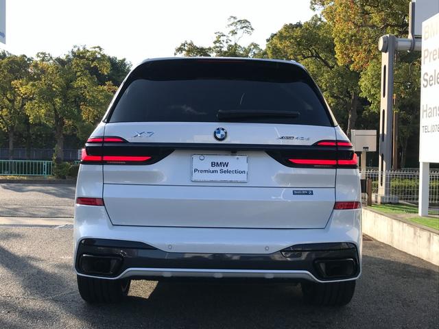 Ｘ７ ｘＤｒｉｖｅ　４０ｄ　Ｍスポーツ　弊社デモレンタアップ　Ｍスポーツパッケージプロ　スカイラウンジパノラマＳＲ　ベンチレーションＳ　冷温カップホルダー　ドライビングアシストプロ　アイコニックグロー　純正２２ＡＷ　クリスタルフィニッシュ（8枚目）