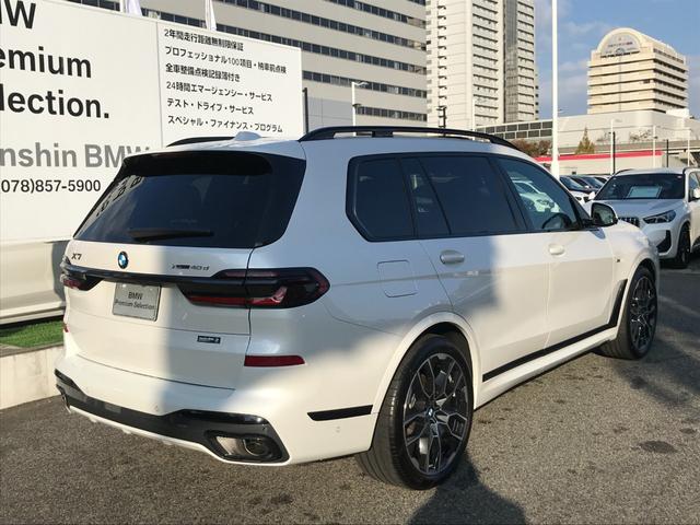 Ｘ７ ｘＤｒｉｖｅ　４０ｄ　Ｍスポーツ　弊社デモレンタアップ　Ｍスポーツパッケージプロ　スカイラウンジパノラマＳＲ　ベンチレーションＳ　冷温カップホルダー　ドライビングアシストプロ　アイコニックグロー　純正２２ＡＷ　クリスタルフィニッシュ（12枚目）