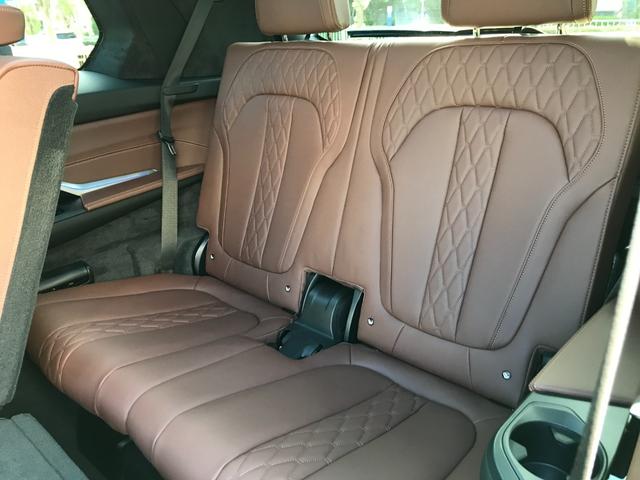 Ｘ７ ｘＤｒｉｖｅ　４０ｄ　Ｍスポーツ　弊社デモレンタアップ　Ｍスポーツパッケージプロ　スカイラウンジパノラマＳＲ　ベンチレーションＳ　冷温カップホルダー　ドライビングアシストプロ　アイコニックグロー　純正２２ＡＷ　クリスタルフィニッシュ（17枚目）