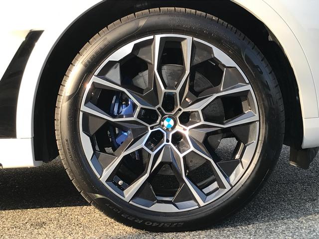 Ｘ７ ｘＤｒｉｖｅ　４０ｄ　Ｍスポーツ　弊社デモレンタアップ　Ｍスポーツパッケージプロ　スカイラウンジパノラマＳＲ　ベンチレーションＳ　冷温カップホルダー　ドライビングアシストプロ　アイコニックグロー　純正２２ＡＷ　クリスタルフィニッシュ（18枚目）