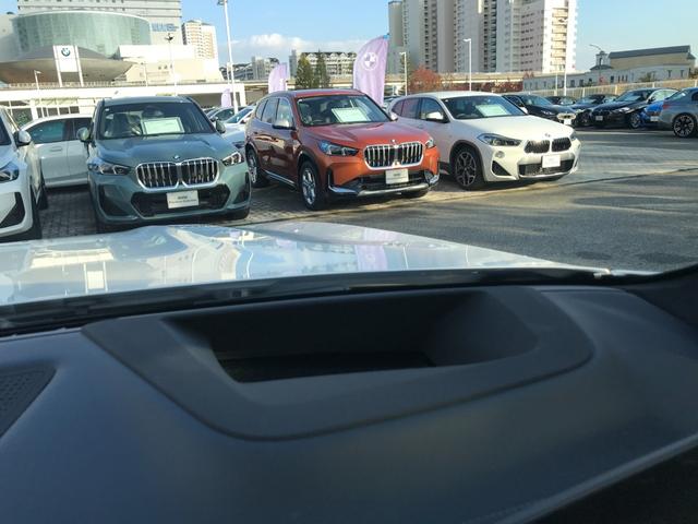 Ｘ７ ｘＤｒｉｖｅ　４０ｄ　Ｍスポーツ　弊社デモレンタアップ　Ｍスポーツパッケージプロ　スカイラウンジパノラマＳＲ　ベンチレーションＳ　冷温カップホルダー　ドライビングアシストプロ　アイコニックグロー　純正２２ＡＷ　クリスタルフィニッシュ（25枚目）