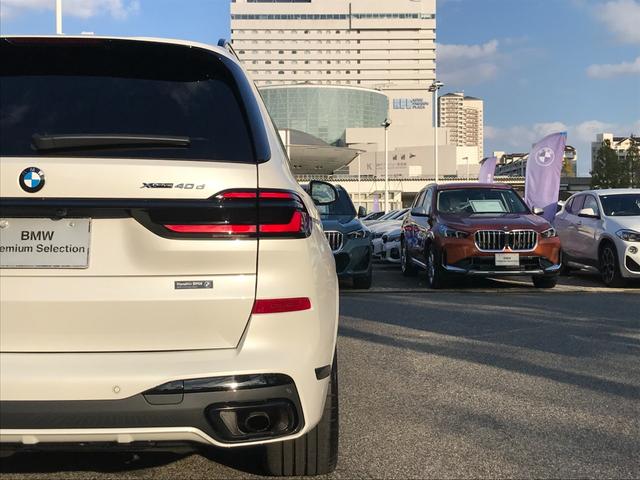 Ｘ７ ｘＤｒｉｖｅ　４０ｄ　Ｍスポーツ　弊社デモレンタアップ　Ｍスポーツパッケージプロ　スカイラウンジパノラマＳＲ　ベンチレーションＳ　冷温カップホルダー　ドライビングアシストプロ　アイコニックグロー　純正２２ＡＷ　クリスタルフィニッシュ（43枚目）