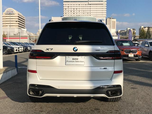 Ｘ７ ｘＤｒｉｖｅ　４０ｄ　Ｍスポーツ　弊社デモレンタアップ　Ｍスポーツパッケージプロ　スカイラウンジパノラマＳＲ　ベンチレーションＳ　冷温カップホルダー　ドライビングアシストプロ　アイコニックグロー　純正２２ＡＷ　クリスタルフィニッシュ（54枚目）