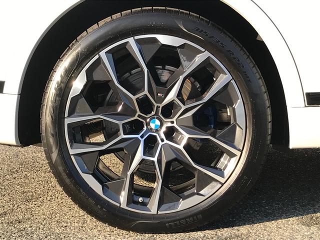 Ｘ７ ｘＤｒｉｖｅ　４０ｄ　Ｍスポーツ　弊社デモレンタアップ　Ｍスポーツパッケージプロ　スカイラウンジパノラマＳＲ　ベンチレーションＳ　冷温カップホルダー　ドライビングアシストプロ　アイコニックグロー　純正２２ＡＷ　クリスタルフィニッシュ（60枚目）