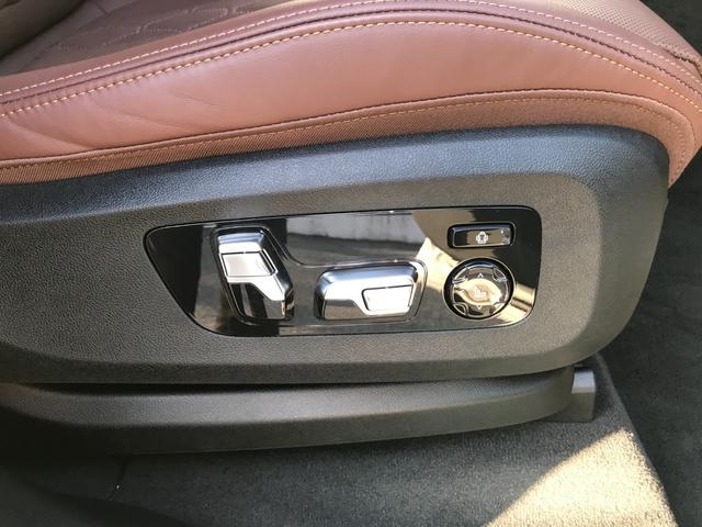 Ｘ７ ｘＤｒｉｖｅ　４０ｄ　Ｍスポーツ　弊社デモレンタアップ　Ｍスポーツパッケージプロ　スカイラウンジパノラマＳＲ　ベンチレーションＳ　冷温カップホルダー　ドライビングアシストプロ　アイコニックグロー　純正２２ＡＷ　クリスタルフィニッシュ（75枚目）