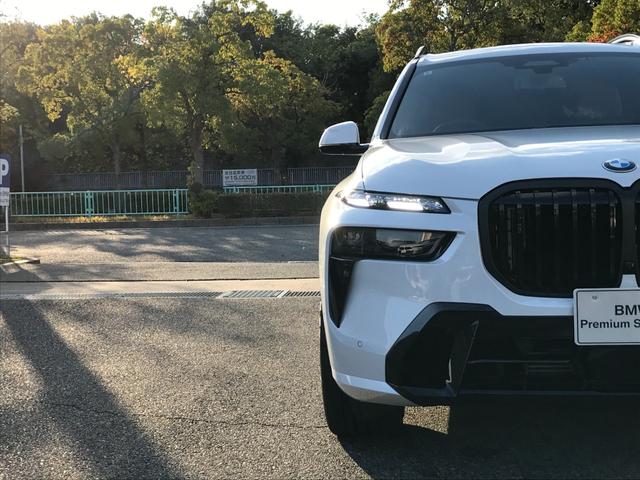 Ｘ７ ｘＤｒｉｖｅ　４０ｄ　Ｍスポーツ　弊社デモレンタアップ　Ｍスポーツパッケージプロ　スカイラウンジパノラマＳＲ　ベンチレーションＳ　冷温カップホルダー　ドライビングアシストプロ　アイコニックグロー　純正２２ＡＷ　クリスタルフィニッシュ（77枚目）