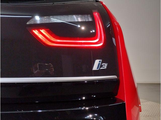 ｉ３ アトリエ　レンジ・エクステンダー装備車　認定保証　１２０Ａｈ後期モデル　ワンオーナー　インテリアデザイン　ＳＵＩＴＥ　茶レザー　シートヒーター　アクティブクルーズコントロール　純正ナビ　Ｂカメラ　ＰＤＣ　ワイヤレスチャージ　純正１９ＡＷ（22枚目）