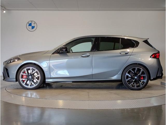 １シリーズ Ｍ１３５　ｘＤｒｉｖｅ　アダクティブＭサス　ＯＰ１９ＡＷ　ヘッドアップディスプレイ　レッドキャリパー　ｈａｒｍａｎ／ｋａｒｄｏｎ　Ｍスポーツシート　Ｍシートベルト　ＵＶカットガラス　ドライビングアシストプロ（5枚目）