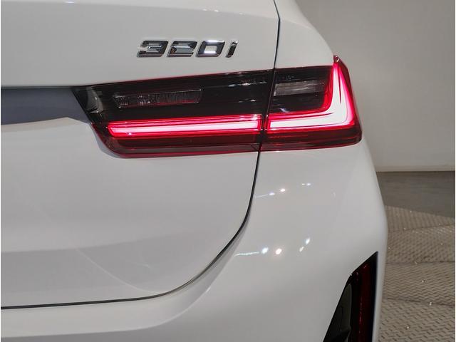 ３シリーズ ３２０ｉツーリング　Ｍスポーツ　１オーナー・ファストトラックＰＫＧ・Ｍブレーキ・　アダプティブＭサスペンション・１９ＡＷ・Ｍスポーツシート・ブラックレザー・カーボンインテリア・シートヒーター・全周囲カメラ・ヘッドＵＰディスプレイ（27枚目）