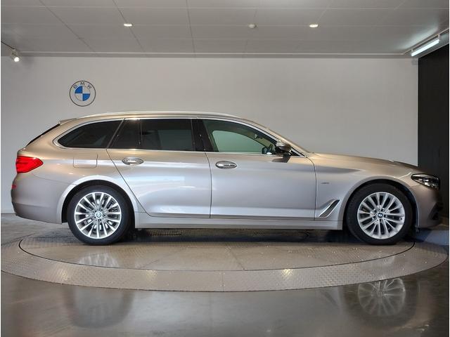 ５シリーズ ５２３ｉツーリング　ラグジュアリー　ベージュレザーシート　シートヒーター　ヘッドアップディスプレイ　ランバーサポート　純正１８インチＡＷ　アクティブクルーズコントロール　衝突軽減ブレーキ　電動トランク　ＬＥＤヘッドライト（9枚目）