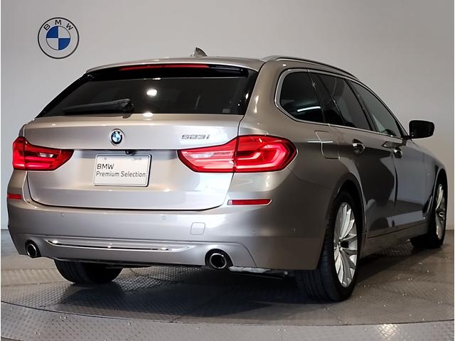 ５シリーズ ５２３ｉツーリング　ラグジュアリー　ベージュレザーシート　シートヒーター　ヘッドアップディスプレイ　ランバーサポート　純正１８インチＡＷ　アクティブクルーズコントロール　衝突軽減ブレーキ　電動トランク　ＬＥＤヘッドライト（10枚目）