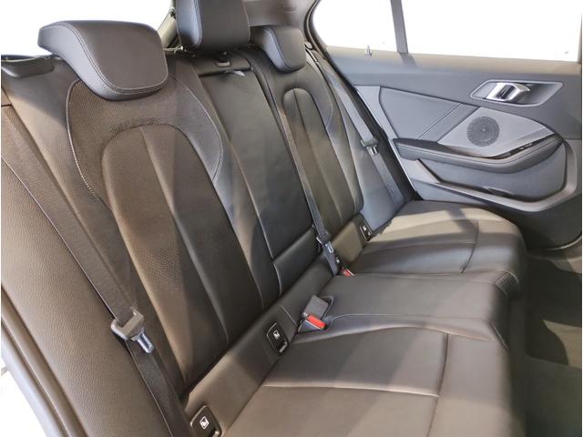 1シリーズ 118d プレイ プラスパッケージ ブラックレザーシート シートヒーター サンプロテクションガラス ランバーサポート 純正17インチAW バックカメラ LEDヘッドライト アクティブクルーズコントロール 元レンタカー(31枚目)