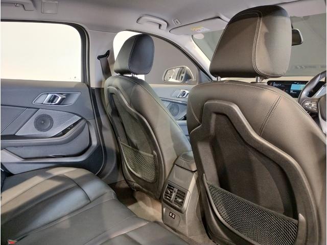 1シリーズ 118d プレイ プラスパッケージ ブラックレザーシート シートヒーター サンプロテクションガラス ランバーサポート 純正17インチAW バックカメラ LEDヘッドライト アクティブクルーズコントロール 元レンタカー(32枚目)