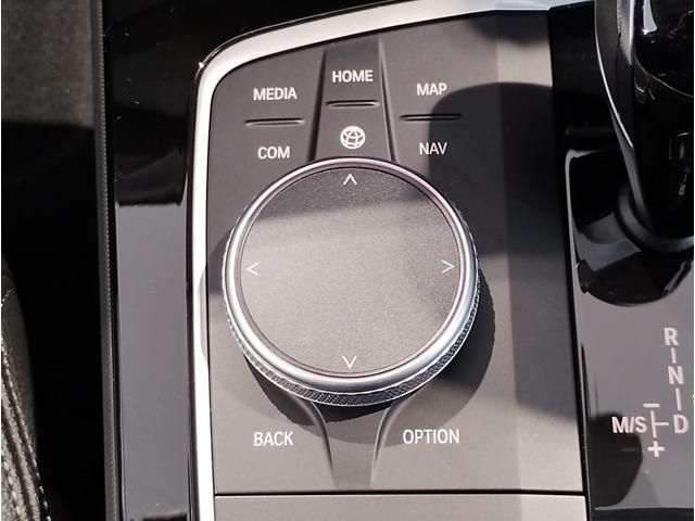 1シリーズ 118d プレイ プラスパッケージ ブラックレザーシート シートヒーター サンプロテクションガラス ランバーサポート 純正17インチAW バックカメラ LEDヘッドライト アクティブクルーズコントロール 元レンタカー(47枚目)