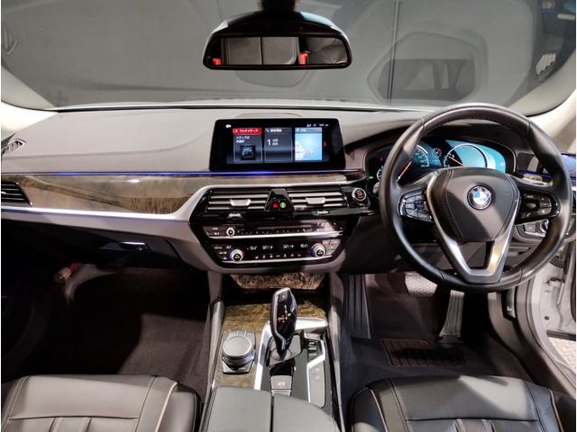 ５シリーズ ５２３ｄ　ラグジュアリー　デビューＰＫＧ　ブラックレザーシート　前後シートヒーター　アクティブクルーズコントロール　パーキングアシストプラス　ヘッドアップディスプレイ　アンビエントライト　電動シート　電動トランク　１８ＡＷ（21枚目）