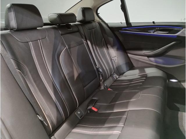 ５シリーズ ５２３ｄ　ラグジュアリー　デビューＰＫＧ　ブラックレザーシート　前後シートヒーター　アクティブクルーズコントロール　パーキングアシストプラス　ヘッドアップディスプレイ　アンビエントライト　電動シート　電動トランク　１８ＡＷ（55枚目）