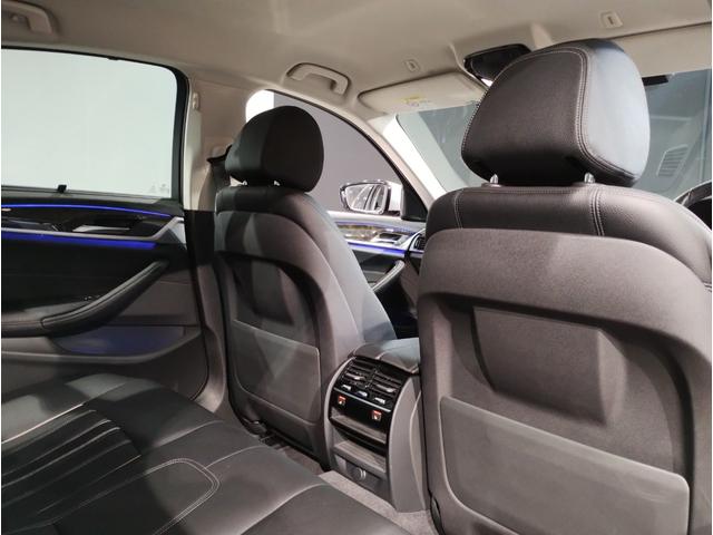 ５シリーズ ５２３ｄ　ラグジュアリー　デビューＰＫＧ　ブラックレザーシート　前後シートヒーター　アクティブクルーズコントロール　パーキングアシストプラス　ヘッドアップディスプレイ　アンビエントライト　電動シート　電動トランク　１８ＡＷ（56枚目）