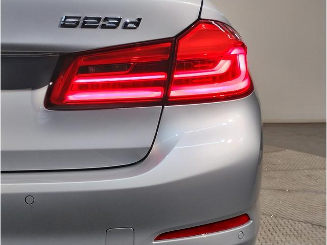 ５シリーズ ５２３ｄ　ラグジュアリー　デビューＰＫＧ　ブラックレザーシート　前後シートヒーター　アクティブクルーズコントロール　パーキングアシストプラス　ヘッドアップディスプレイ　アンビエントライト　電動シート　電動トランク　１８ＡＷ（69枚目）