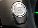 【スタートボタン】リモコンキーを持っているだけで起動可能なスタートボタン。オートスタート/ストップ機能も装備しており燃料消費量の軽減に貢献します。