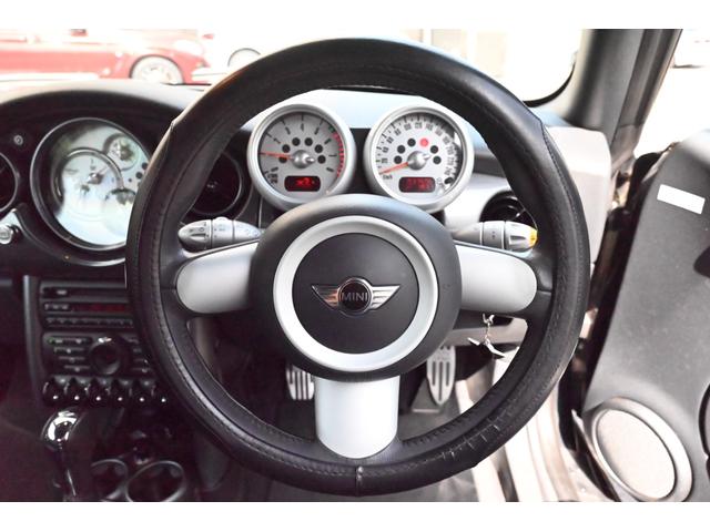 ＭＩＮＩ クーパー　コンバーチブル　ユーザー買取　黒幌　シートヒーター　キーレス２本　キセノンライト　ＥＴＣ　純正１６ＡＷ　フォグランプ　純正オーディオ（62枚目）