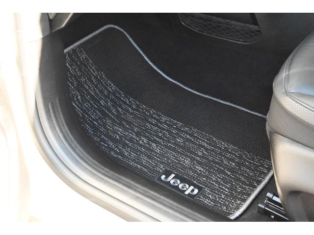 ジープ・レネゲード リミテッド　ユーザー買取　禁煙　黒本革　ナビ　フルセグＴＶ　バックモニター　Ｂｌｕｅｔｏｏｔｈ　ＥＴＣ　前後ドラレコ　シートヒーター　レーダークルーズ　スマートキー　プッシュスタート　フォグランプ（49枚目）