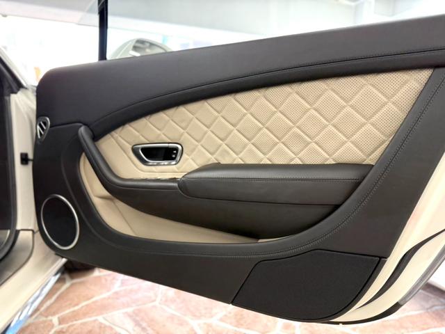 コンチネンタル GT V8 後期 マリナーPKG カーボンエアロ ローダウン ツートンインテリア 21AW(25枚目)