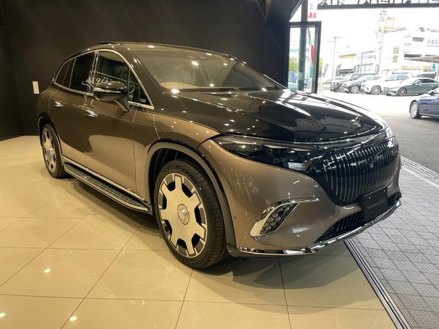 ＥＱＳ ＳＵＶ ＥＱＳ６８０　ＳＵＶ　ブラックピアノラッカーフローイングラインインテリアトリム（4枚目）
