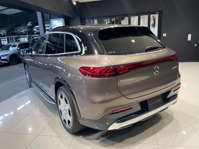 ＥＱＳ ＳＵＶ ＥＱＳ６８０　ＳＵＶ　ブラックピアノラッカーフローイングラインインテリアトリム（8枚目）