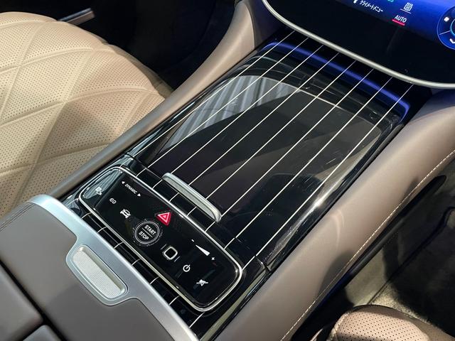 ＥＱＳ ＳＵＶ ＥＱＳ６８０　ＳＵＶ　ブラックピアノラッカーフローイングラインインテリアトリム（40枚目）