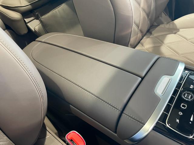 ＥＱＳ ＳＵＶ ＥＱＳ６８０　ＳＵＶ　ブラックピアノラッカーフローイングラインインテリアトリム（46枚目）