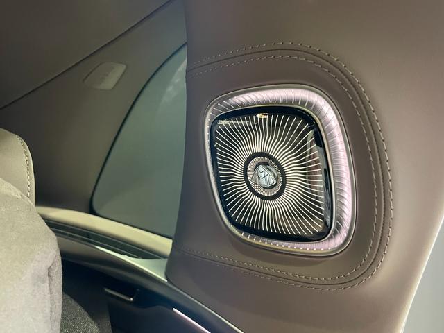 ＥＱＳ ＳＵＶ ＥＱＳ６８０　ＳＵＶ　ブラックピアノラッカーフローイングラインインテリアトリム（66枚目）