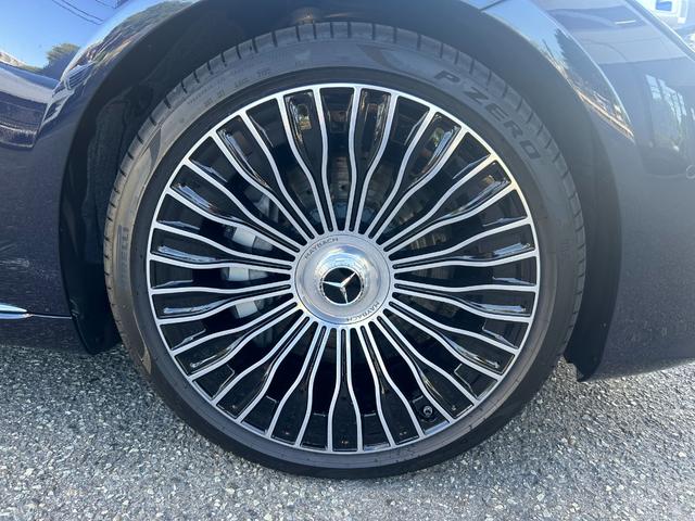 Sクラス S580 4マチック MANUFAKUTURレザーエクスクルーシブパッケージ 21インチマイバッハアルミホイール(鍛造) パノラミックスライディングルーフ リヤエンターテイメント(11枚目)