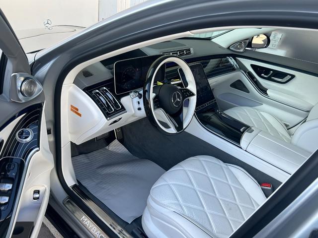 Sクラス S580 4マチック MANUFAKUTURレザーエクスクルーシブパッケージ 21インチマイバッハアルミホイール(鍛造) パノラミックスライディングルーフ リヤエンターテイメント(15枚目)