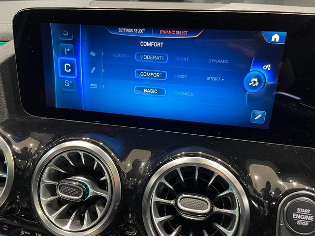 車両は屋内展示しておりますので天候に関係なくごゆっくりコンディションご確認頂けます。車両を倉庫へ保管している場合が御座いますのでご来店前に在庫確認頂けると幸いです。ＴＥＬ　００６６−９７０４−４９７１