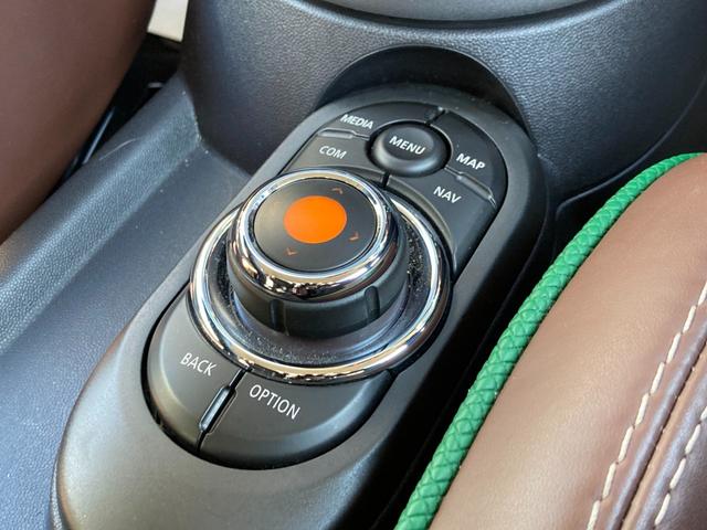 クーパーS 60イヤーズ エディション ワンオーナー 弊社下取り車 特別仕様車 シートヒーター 専用ステアリング パドルシフト アクティブクルーズコントロール バックカメラ 前後センサー 禁煙車(40枚目)