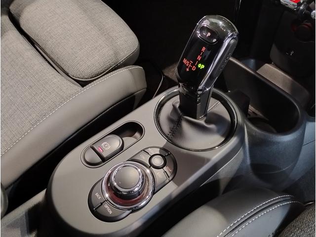 クーパーＤ　クラシック・トリム　ワンオーナー　クラシックトリム　コンビネーションシート　アクティブクルーズコントロール　ＡｐｐｌｅＣａｒＰｌａｙ　バックカメラ　障害物センサー　衝突軽減ブレーキ　ＥＴＣ　禁煙車　１６インチＡＷ(42枚目)