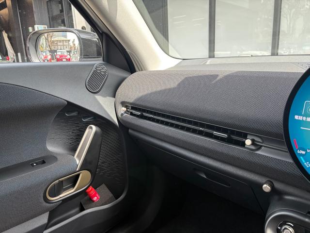 ＭＩＮＩ エースマンＥ　クラシック・トリム　弊社デモカー　クラシックＴＲＩＭ　全周囲カメラ　シートヒーター　ステアリングヒーター　純正ＨＤＤナビ　バックカメラ　衝突軽減ブレーキ　ヘッドアップディスプレイ　ミラー型ＥＴＣ　ＡｐｐｌｅＣａｒＰｌａｙ（48枚目）