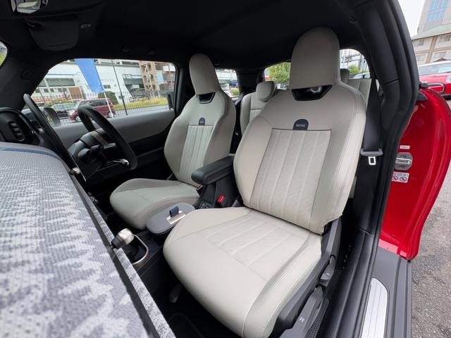 ＭＩＮＩ クーパーＣ　フェイバリット・トリム　認定中古車　弊社デモカーＦＡＶＯＲＥＤＴＲＩＭ　ベスキンベージュレザーシート　純正ＨＤＤナビ　バックカメラ　衝突軽減ブレーキ　ヘッドアップディスプレイ　ＬＥＤヘッドライト　ミラー型ＥＴＣ（22枚目）