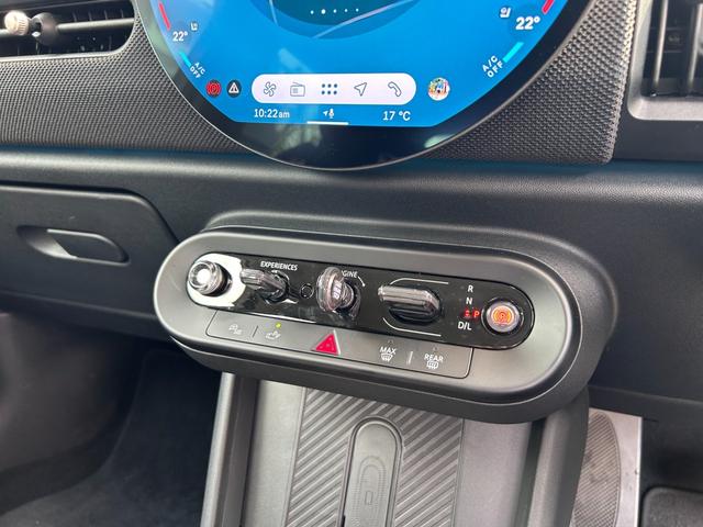 ＭＩＮＩ クーパーＣ　クラシック・トリム　弊社デモカー　アクティブクルーズコントロール　シートヒーター　コンフォートアクセス　衝突被害軽減ブレーキ　純正ＨＤＤナビ　Ｒカメラ　ＬＥＤヘッドライト　純正１６インチアルミホイール（72枚目）