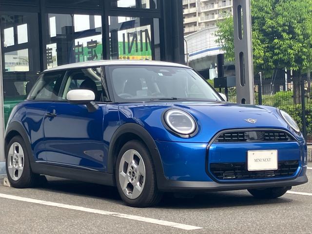 ＭＩＮＩ クーパーＣ　クラシック・トリム　弊社デモカー　ハンズオフＡＣＣ　ハンドルヒーター　シートヒーター　ＡｐｐｌｅＣａｒＰｌａｙ　アンドロイドオート　ワイヤレスチャージ　純正ＨＤＤナビ　衝突軽減ブレーキ　ＥＴＣ　禁煙車　１６インチＡＷ（6枚目）