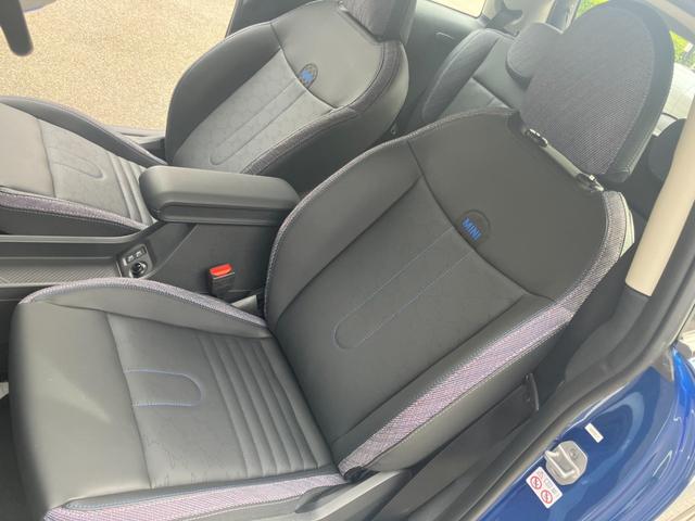 ＭＩＮＩ クーパーＣ　クラシック・トリム　弊社デモカー　ハンズオフＡＣＣ　ハンドルヒーター　シートヒーター　ＡｐｐｌｅＣａｒＰｌａｙ　アンドロイドオート　ワイヤレスチャージ　純正ＨＤＤナビ　衝突軽減ブレーキ　ＥＴＣ　禁煙車　１６インチＡＷ（49枚目）