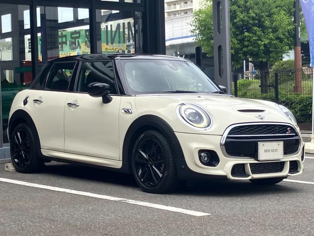 ＭＩＮＩ クーパーＳＤ　ジョン・クーパー・ワークス・トリム　ワンオーナー　レザレットシート　シートヒーター　パドルシフト　バックカメラ　前後ＰＤＣ　アクティブクルーズコントロール　衝突被害軽減ブレーキ　禁煙車　ＥＴＣ　ＪＣＷ専用１７インチＡＷ　純正ＨＤＤナビ（6枚目）