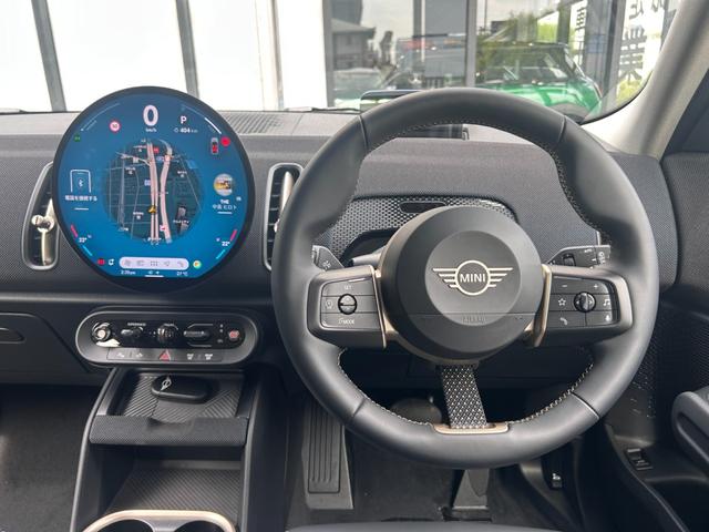 ＭＩＮＩ カントリーマンＤ　クラシック・トリム　元デモカー　アクティブクルーズコントロール　全方位　シートヒーター　ステアリングヒーター　アップルカープレイ　ヘッドアップディスプレイ　ワイヤレス充電　コンフォートアクセス　リバースアシスト（13枚目）