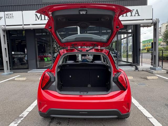 ＭＩＮＩ クーパーＣ　クラシック・トリム　弊社デモカー・クラシックＴ・ハンドルヒーター・ハンズオフＡＣＣ・ヘッドアップディスプレイ・ＡｐｐｌｅＣａｒＰｌａｙ・シートヒーター・オートホールド・純正ＨＤＤナビ・衝突軽減・前後ＰＤＣ・ＥＴＣ・禁煙車（16枚目）