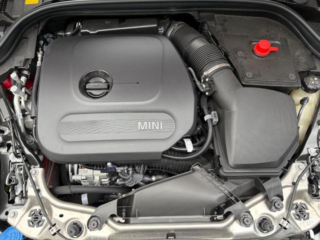 ＭＩＮＩ クーパーＣ　クラシック・トリム　弊社デモカー・クラシックＴ・ハンドルヒーター・ハンズオフＡＣＣ・ヘッドアップディスプレイ・ＡｐｐｌｅＣａｒＰｌａｙ・シートヒーター・オートホールド・純正ＨＤＤナビ・衝突軽減・前後ＰＤＣ・ＥＴＣ・禁煙車（19枚目）